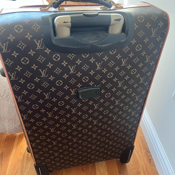 AUTHENTIC  CLASSIC LV BIG LUGGAGE, 2nd handed,in great condition ! - Picture 4 of 5